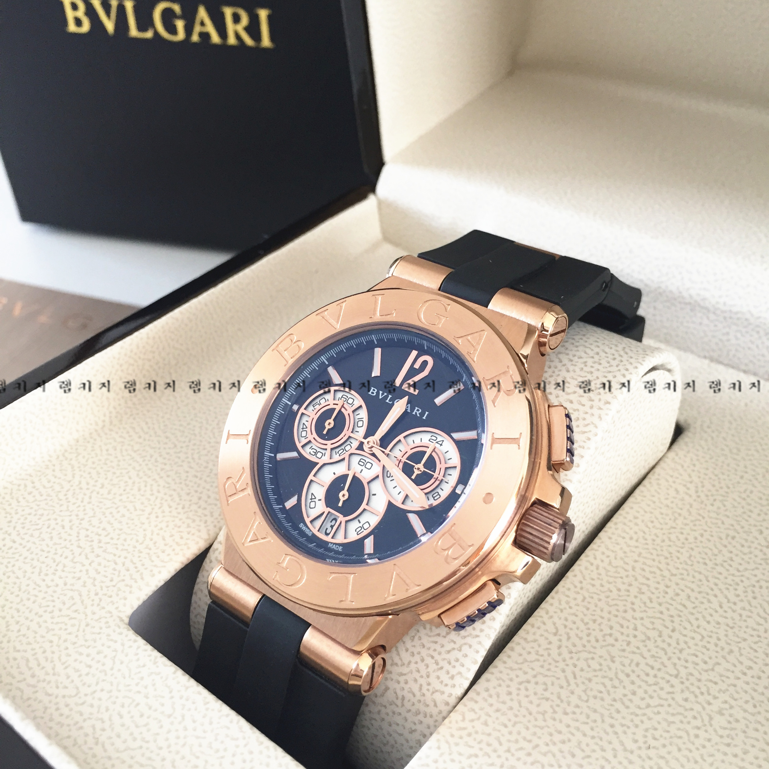 불가리 디아고노 금장 블랙다이얼 우레탄시계